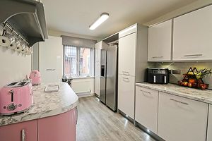 Kitchen- click for photo gallery